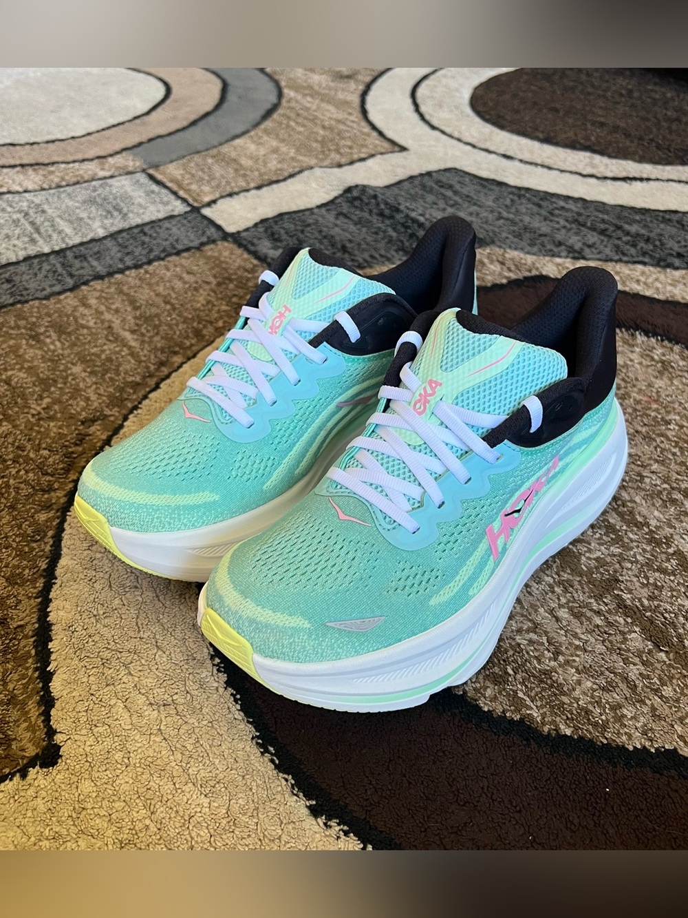 Women’s HOKA Bondi 9 Running Shoes Size 10B